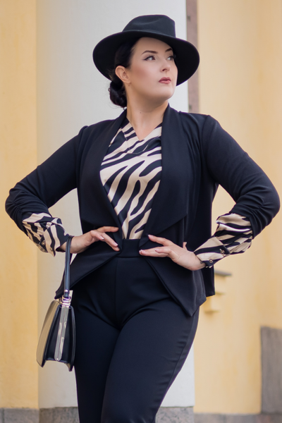 Jakkutakki, MOLLY Musta